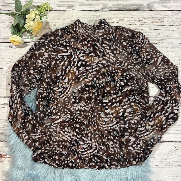 BELLA DAHL MOCK NECK BUTTON BACK TOP - BRUSHED FEATHER PRINT - Picture 2 of 8